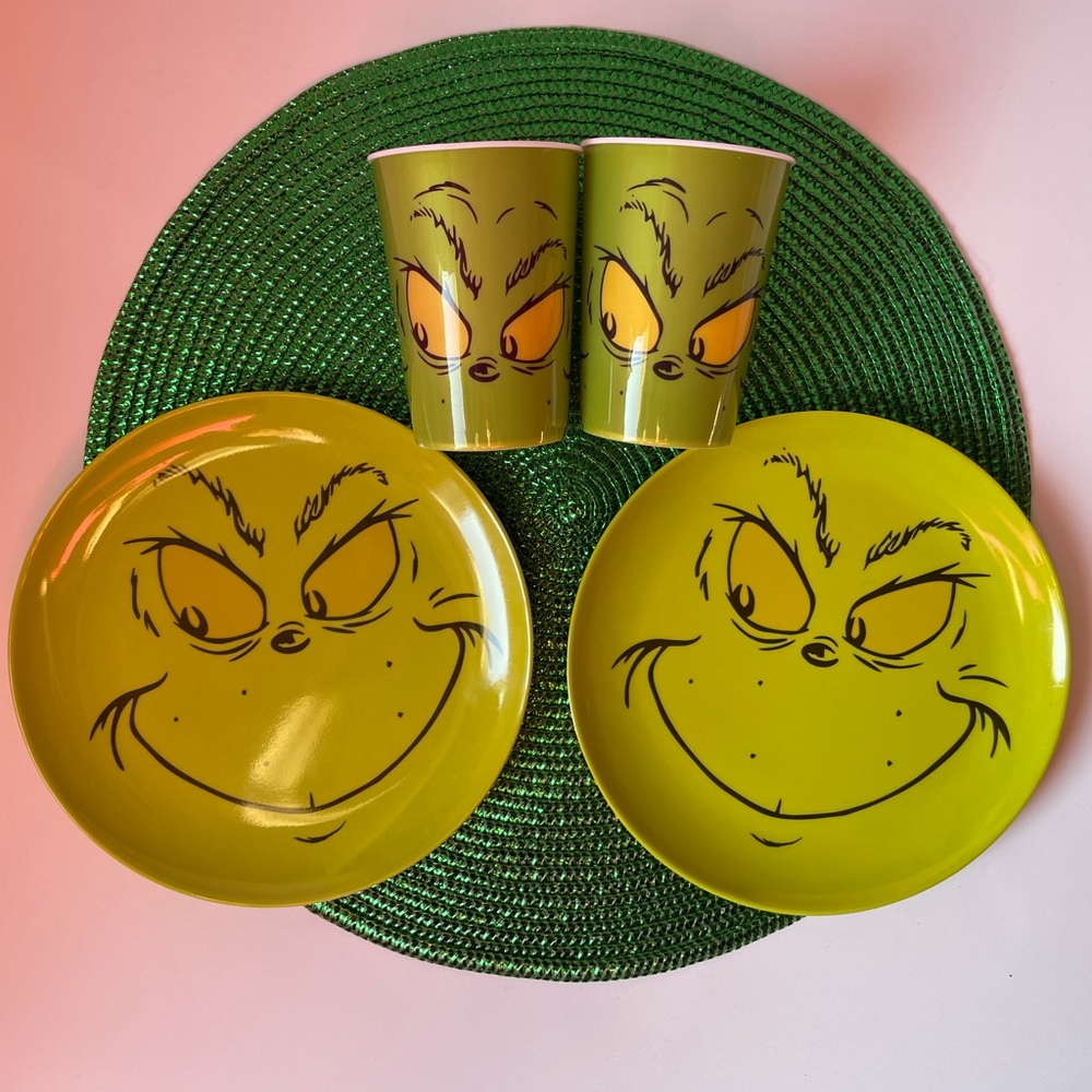 2 Grinch Cups & Plates